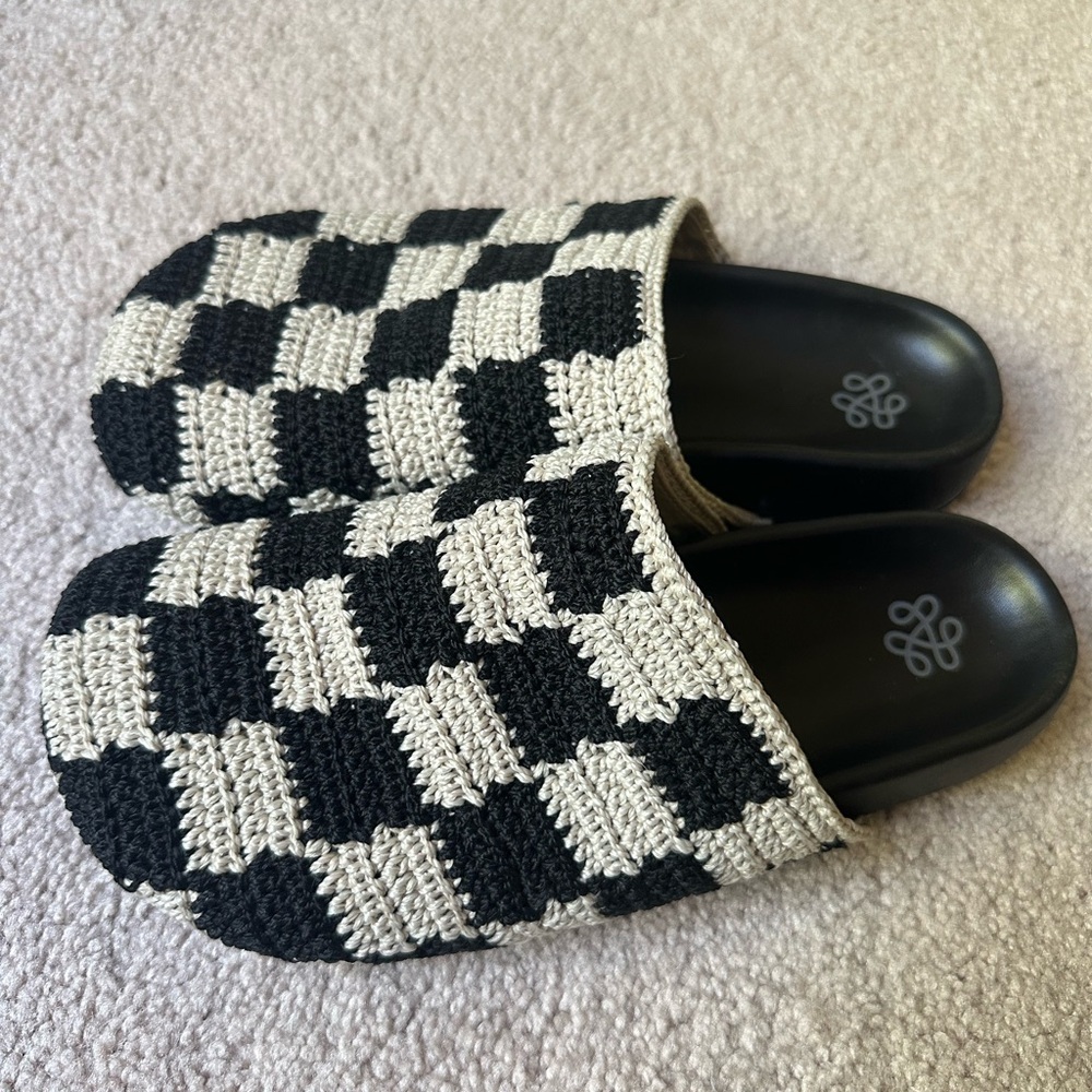 The Sak Women's Bolinas Black White Checkered Crochet Clog - Picture 6 of 12